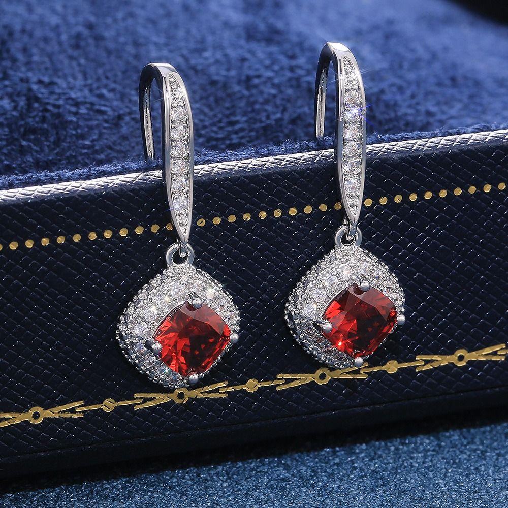 Квадратные серьги с цирконом, серьги-клипсы из сплава со стразами, модные серьги-гвоздики с инкрустацией, женские
Квадратные серьги с цирконом, серьги-клипсы из сплава со стразами, модные серьги-гвоздики с инкрустацией, женские