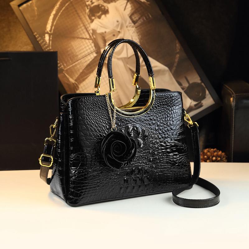 Genuine Leather Women s Handbags Crocodile Pattern Lady Flower Tassel Shoulder Messenger Bag Fashion Wedding Top Handle Bags
Genuine Leather Women s Handbags Crocodile Pattern Lady Flower Tassel Shoulder Messenger Bag Fashion Wedding Top Handle Bags