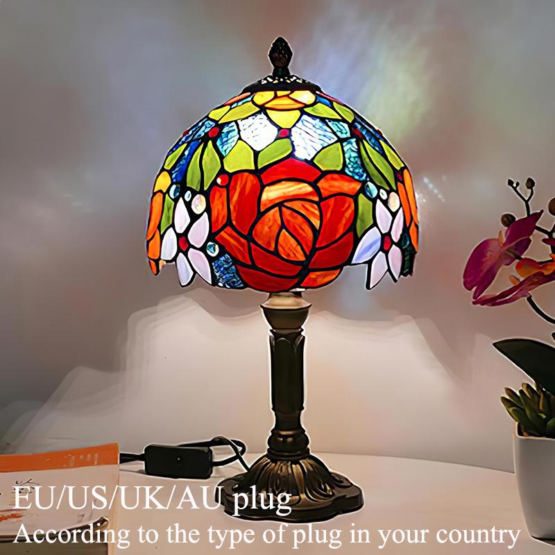 Светодиодная настольная лампа в стиле Тиффани, ретро-средиземноморский декоративный светильник, E27, цветной стеклянный абажур для тумбочки, светильник для спальни, кафе
Светодиодная настольная лампа в стиле Тиффани, ретро-средиземноморский декоративный светильник, E27, цветной стеклянный абажур для тумбочки, светильник для спальни, кафе