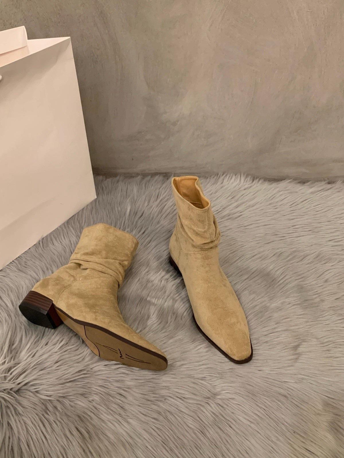 Замшевые короткие сапоги на низком каблуке, новые маленькие остроносые корейские сапоги-рыцари со складками на голенище, универсальные короткие сапоги осень 2025 35