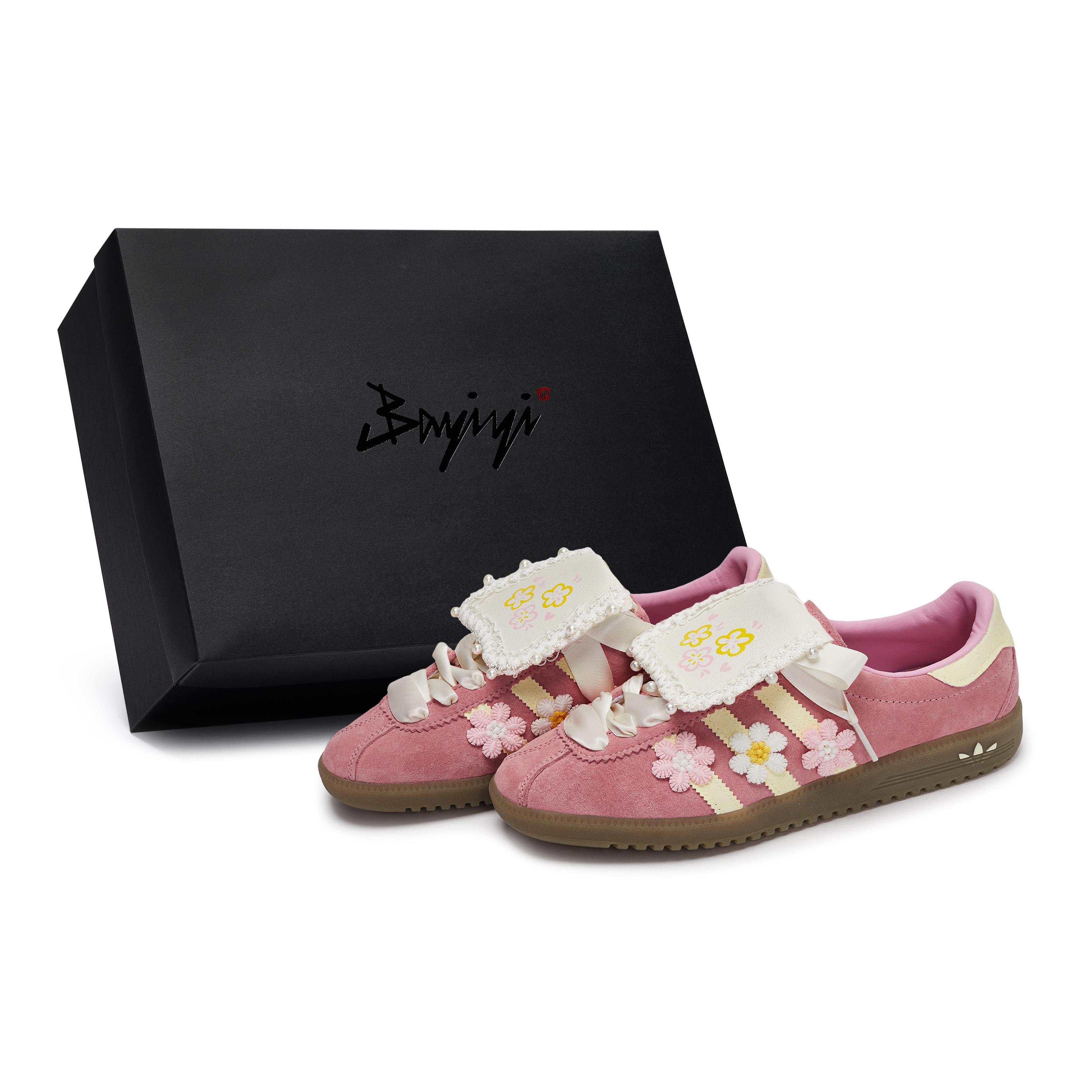 Adidas Originals Bermuda Skateboard Shoes Unisex Low Top Pink/White/Yellow GY7386(Team80-S-BOX) 39⅓
Adidas Originals Bermuda Skateboard Shoes Unisex Low Top Pink/White/Yellow GY7386(Team80-S-BOX) 39⅓