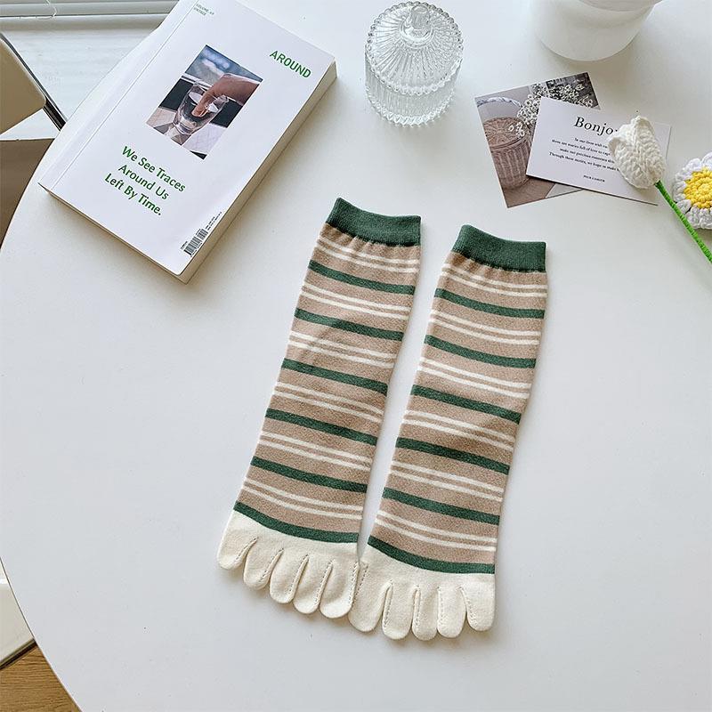 Women s Trendy Five-Toe Mid-Calf Cotton Socks - Korean & Japanese Style, Cute Cartoon Design for Spring, Summer, and Autumn. One Size
Women s Trendy Five-Toe Mid-Calf Cotton Socks - Korean & Japanese Style, Cute Cartoon Design for Spring, Summer, and Autumn. One Size
