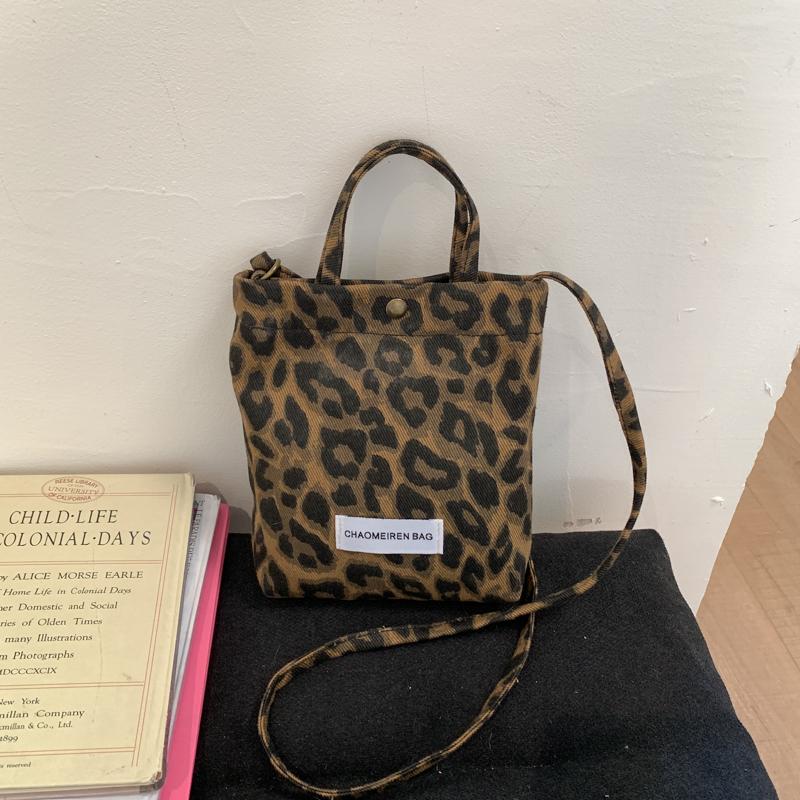 Trendy Autumn Winter Brown Leopard Print Small Buet Bag Women s New 2026 Handheld Crossbody Phone Bag Soft Canvas Daily Use
Trendy Autumn Winter Brown Leopard Print Small Buet Bag Women s New 2026 Handheld Crossbody Phone Bag Soft Canvas Daily Use