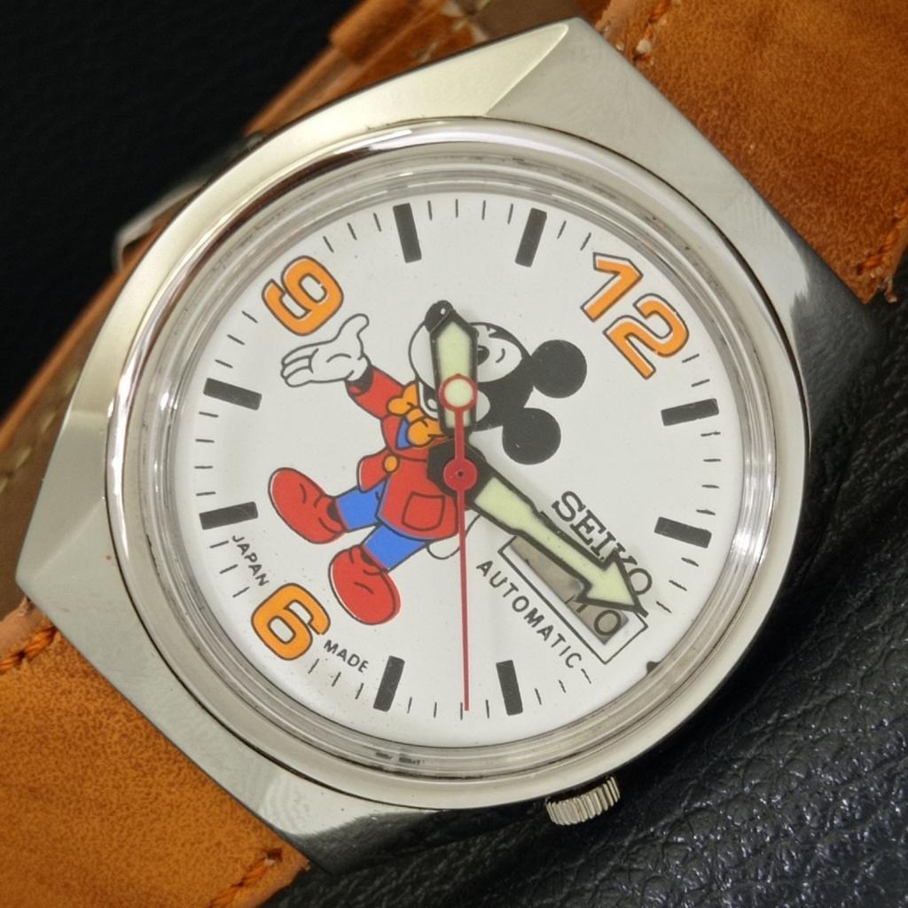 Б/У винтажные мужские часы SEIKO AUTOMATIC 7009A из Японии с рисунком из мультфильма и белым циферблатом a433910-2 R119-a433910
Б/У винтажные мужские часы SEIKO AUTOMATIC 7009A из Японии с рисунком из мультфильма и белым циферблатом a433910-2 R119-a433910