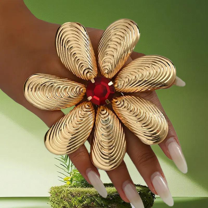 Fashion, exaggerated flower rings, versatile temperament, personality, niche design, earrings червоний
Fashion, exaggerated flower rings, versatile temperament, personality, niche design, earrings червоний