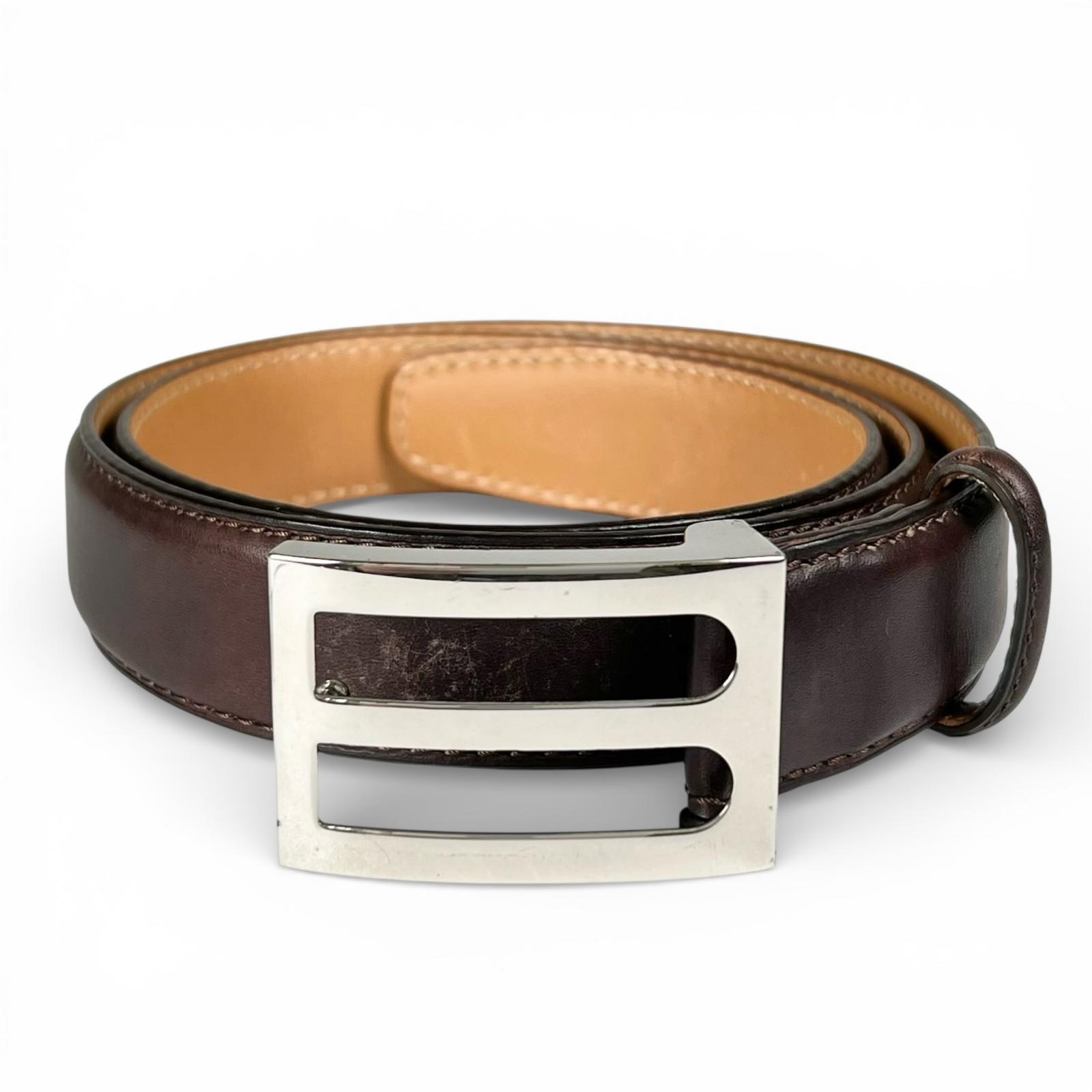 Great BERLUTI belt B logo buckle Dark brown leather mens Used
Great BERLUTI belt B logo buckle Dark brown leather mens Used