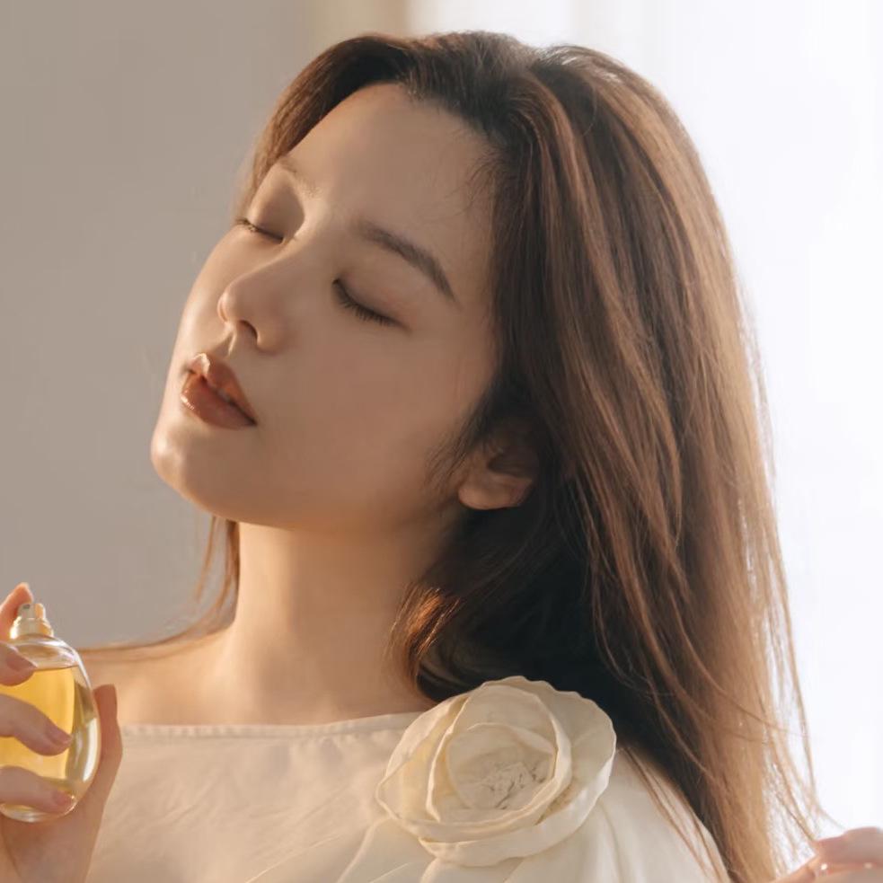 0103x6 Classic Cool Lady Fragrance ~ Elegant Feminine Atmosphere / Gift Light
0103x6 Classic Cool Lady Fragrance ~ Elegant Feminine Atmosphere / Gift Light