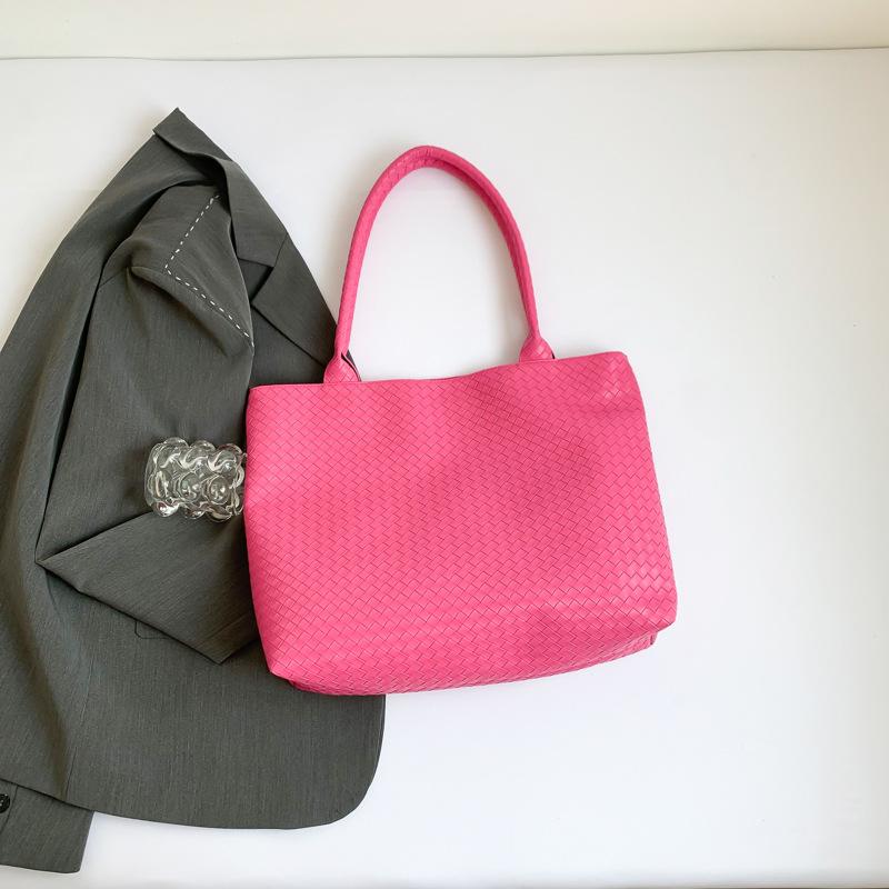 Нова модна жіноча сумка 2024 р. Проста сумка великої місткості жіноча сумка в стилі ледачий персоналізована повсякденна сумка через плече рожевий червоний колір
Нова модна жіноча сумка 2024 р. Проста сумка великої місткості жіноча сумка в стилі ледачий персоналізована повсякденна сумка через плече рожевий червоний колір