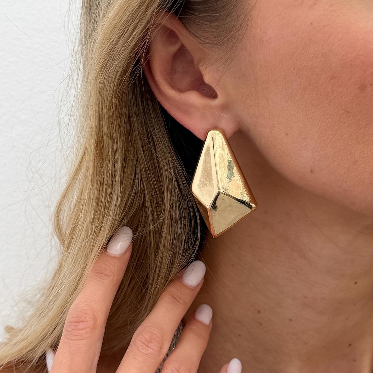 SHIXIN New Trendy Smooth Metal Irregular Triangle Stud Earrings for Women Minimalist Tapered Geometric Piercing Earrings Gifts
SHIXIN New Trendy Smooth Metal Irregular Triangle Stud Earrings for Women Minimalist Tapered Geometric Piercing Earrings Gifts