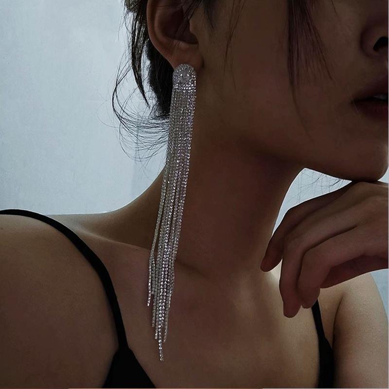 Серьги с серебряными иглами и геометрическими кисточками с бриллиантами, европейская и американская мода, крутые серьги-капельки, простые и элегантные серьги, серьги
Серьги с серебряными иглами и геометрическими кисточками с бриллиантами, европейская и американская мода, крутые серьги-капельки, простые и элегантные серьги, серьги