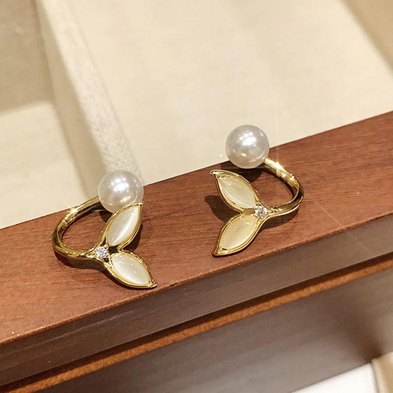Sweet Earrings Korean Version Crystal Fishtail Pearl Small Crowd Luxury Temperament Advanced Design Versatile Bride Earrings
Sweet Earrings Korean Version Crystal Fishtail Pearl Small Crowd Luxury Temperament Advanced Design Versatile Bride Earrings