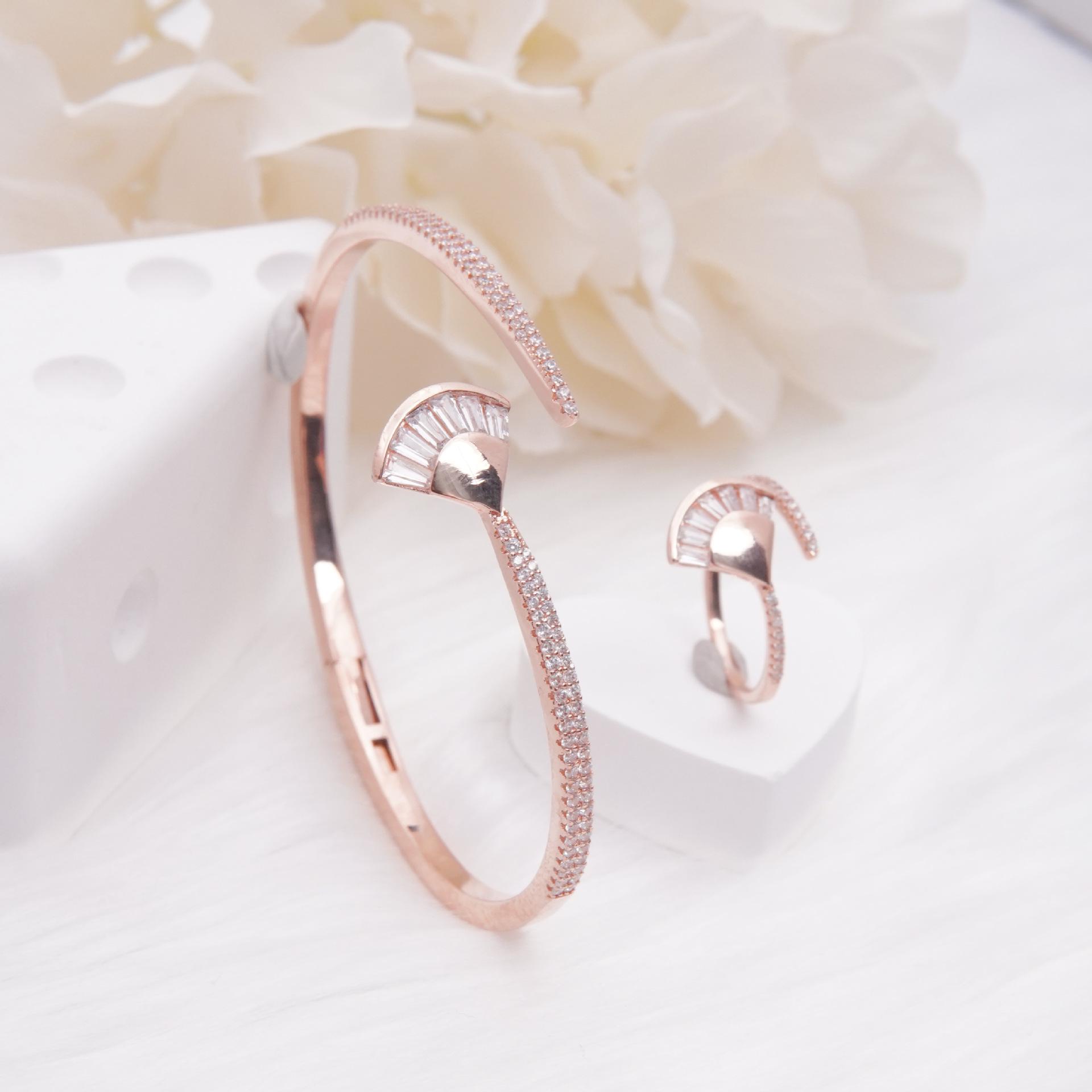 Rose Gold Zircon-Covered Umbrella Bangle: Elegant, Gentle, and Versatile Women s Hand Jewelry розового золота
Rose Gold Zircon-Covered Umbrella Bangle: Elegant, Gentle, and Versatile Women s Hand Jewelry розового золота