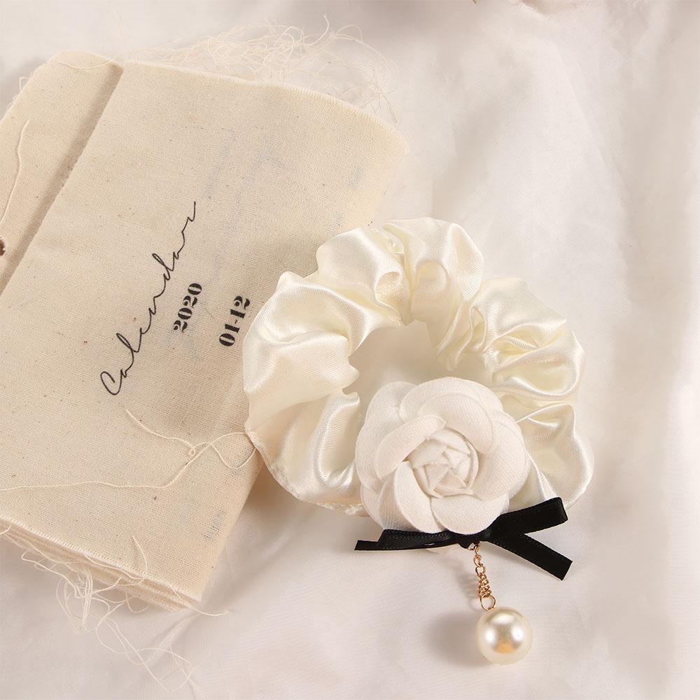 1PC Hair Accessories Korean Pearl Cloth Women Girls Elastic Hair Rope Hair Bands Camellia Scrunchies Hair Circle білий
1PC Hair Accessories Korean Pearl Cloth Women Girls Elastic Hair Rope Hair Bands Camellia Scrunchies Hair Circle білий