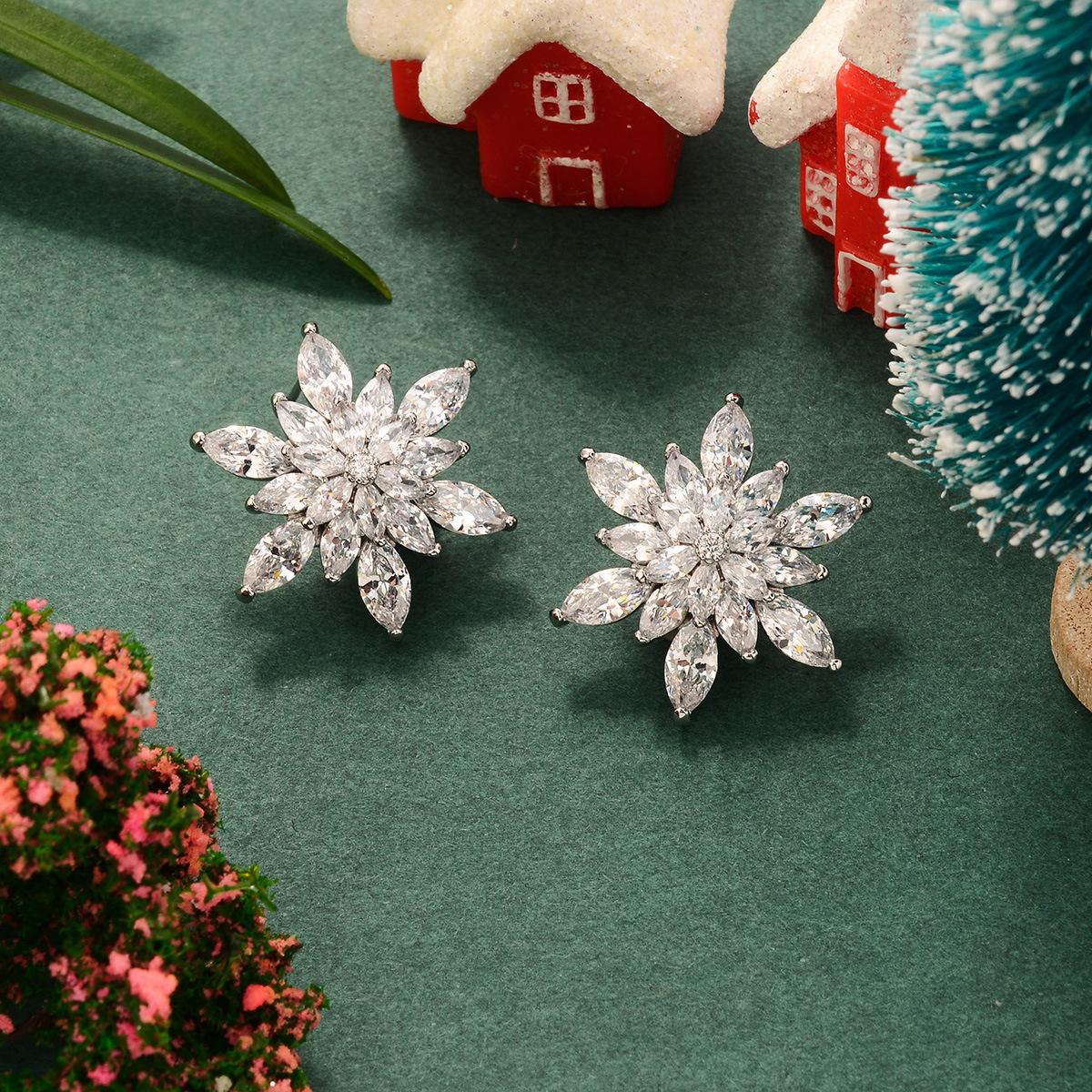 Light luxury zircon ice ring flower stud earrings Christmas women s new trendy niche earrings high-end earrings
Light luxury zircon ice ring flower stud earrings Christmas women s new trendy niche earrings high-end earrings