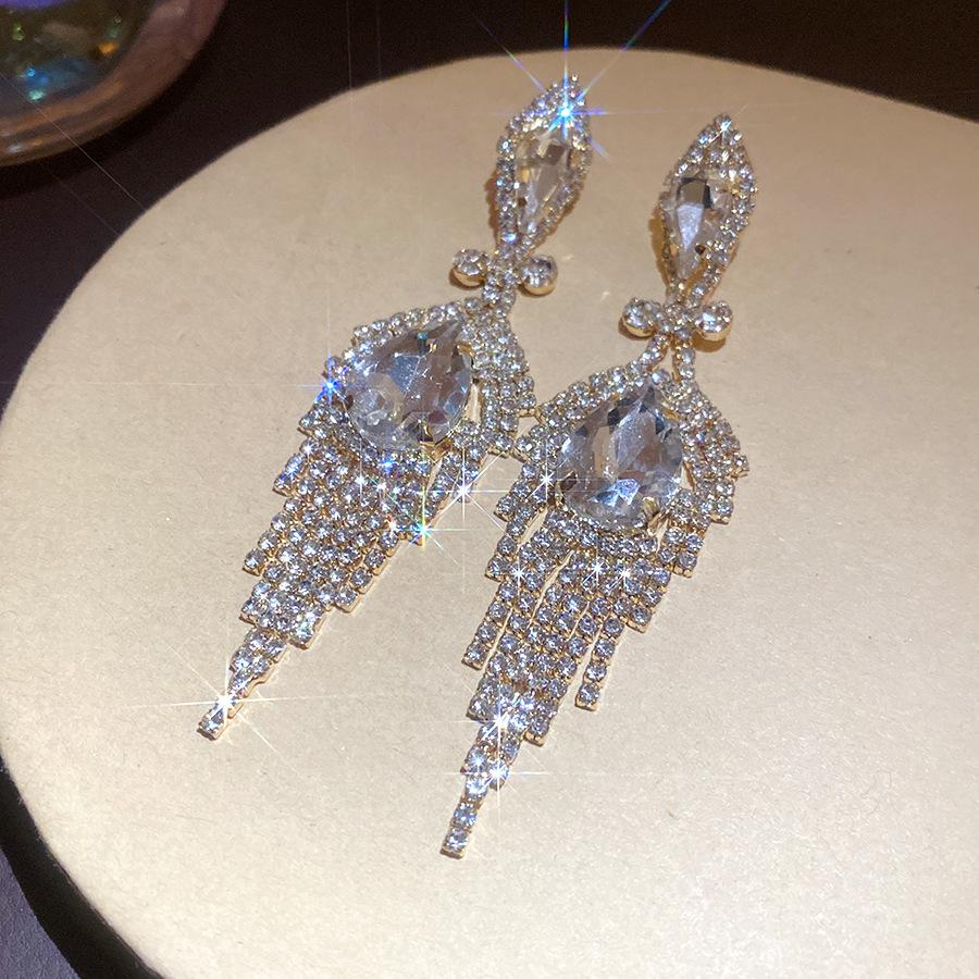 Silver Needle Diamond Droplet Pendant Earrings European and American Personality Design Sense Fashion Delicate Earrings Light Luxury Premium Earrings
Silver Needle Diamond Droplet Pendant Earrings European and American Personality Design Sense Fashion Delicate Earrings Light Luxury Premium Earrings