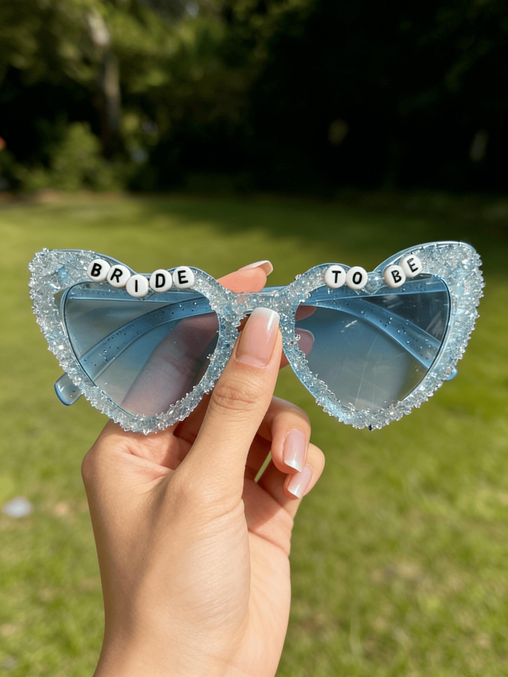 2026 Glitter Heart Sunglasses For Women Birthday Girl Bride To Be Letter Decor UV400 Protection Party Shades KJ196
2026 Glitter Heart Sunglasses For Women Birthday Girl Bride To Be Letter Decor UV400 Protection Party Shades KJ196