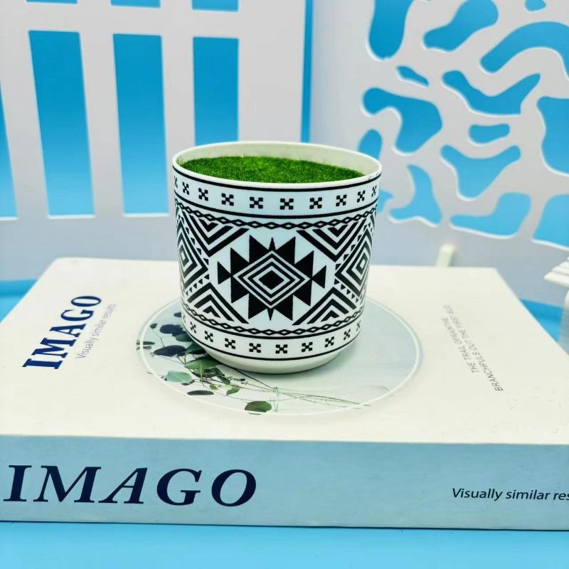 Plastic Flowerpots Are Used for Household Garden Bonsai and Outdoor Courtyard Decoration
Plastic Flowerpots Are Used for Household Garden Bonsai and Outdoor Courtyard Decoration