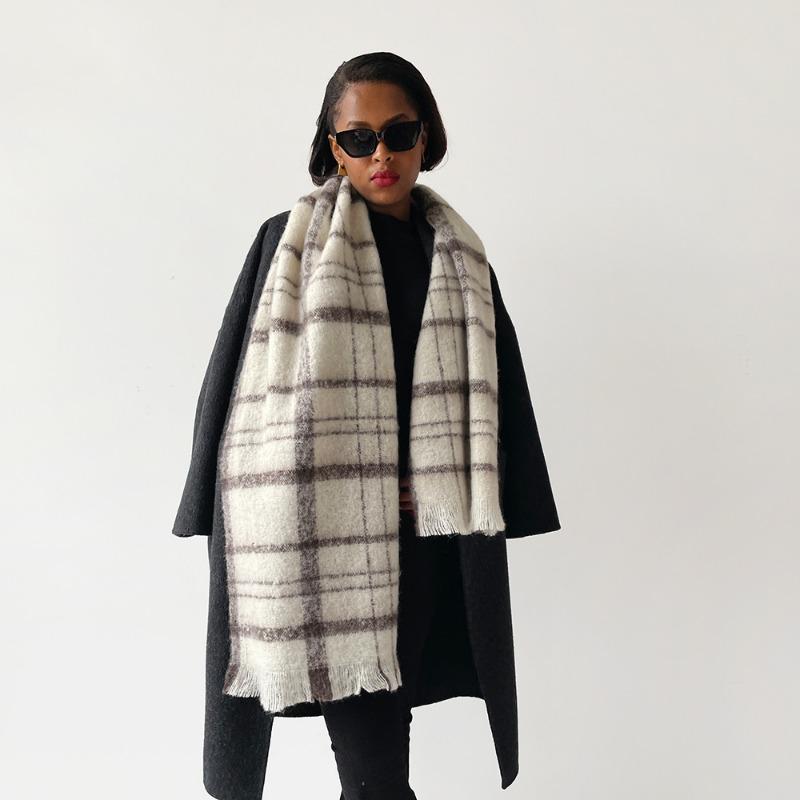 New white mohair imitation cashmere plaid scarf women s winter high-end wool versatile shawl thickened and warm
New white mohair imitation cashmere plaid scarf women s winter high-end wool versatile shawl thickened and warm