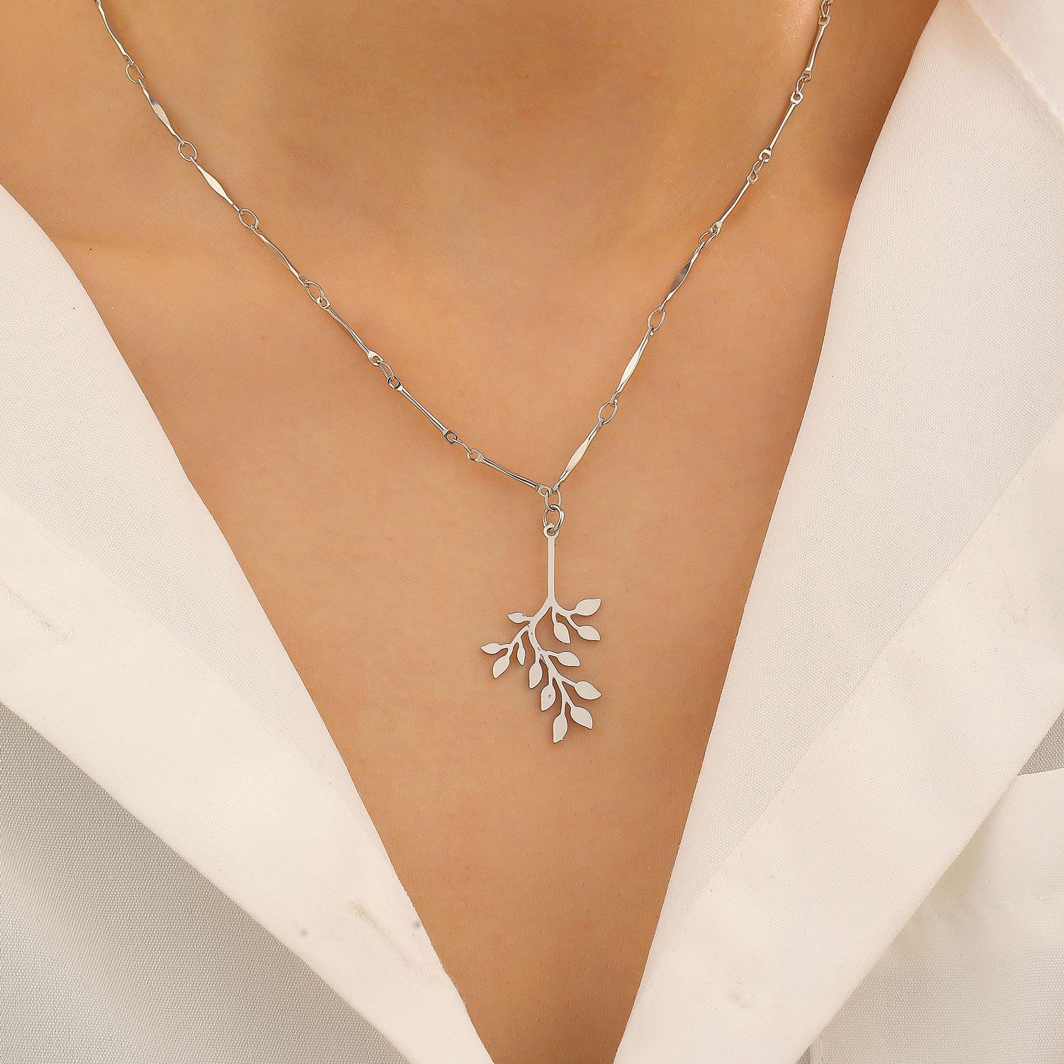 Forest Style Leaf Pendant Necklace Minimalist Branch Chain Clavicle Chain Women Jewelry 1
Forest Style Leaf Pendant Necklace Minimalist Branch Chain Clavicle Chain Women Jewelry 1