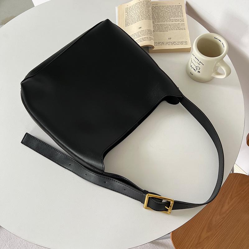 Versatile Women s Large Capacity 2026 Retro Bucket Shoulder Tote Bag чорний
Versatile Women s Large Capacity 2026 Retro Bucket Shoulder Tote Bag чорний