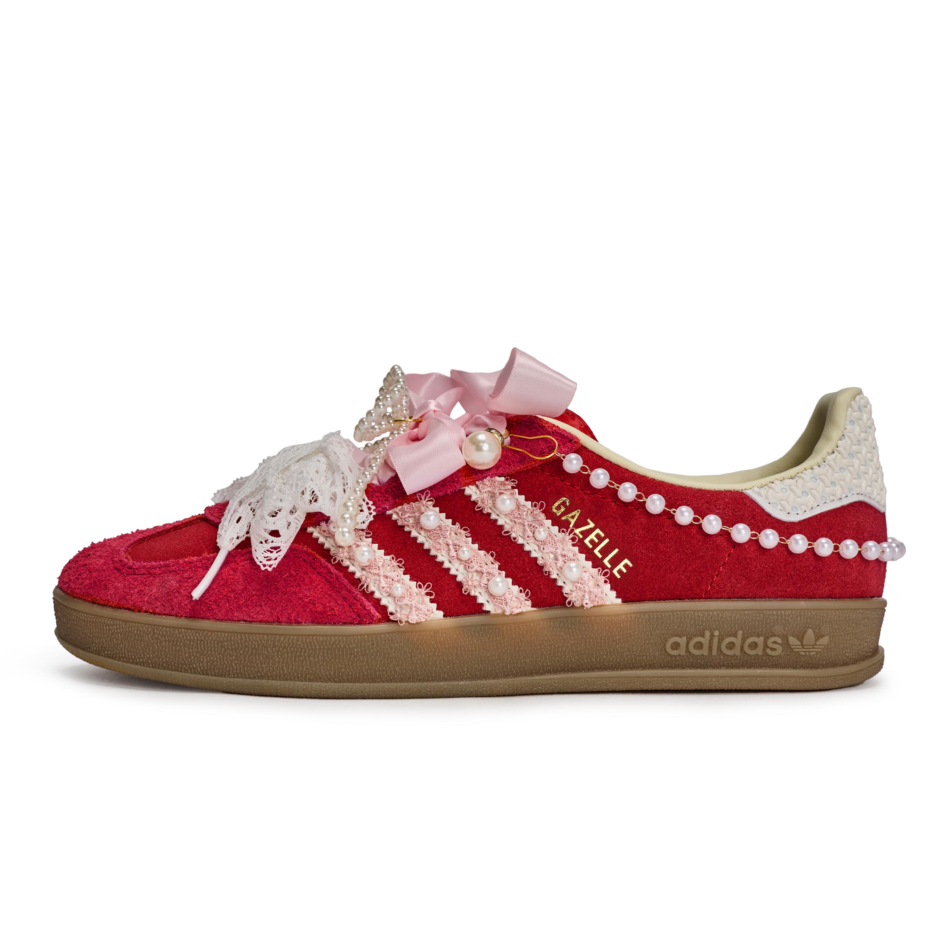 Adidas Originals GAZELLE INDOOR 811 Manufacturing, Heartfelt Bud Low top Skateboard Shoes Unisex Red White Pink IF1808(Team80-) 39⅓
Adidas Originals GAZELLE INDOOR 811 Manufacturing, Heartfelt Bud Low top Skateboard Shoes Unisex Red White Pink IF1808(Team80-) 39⅓