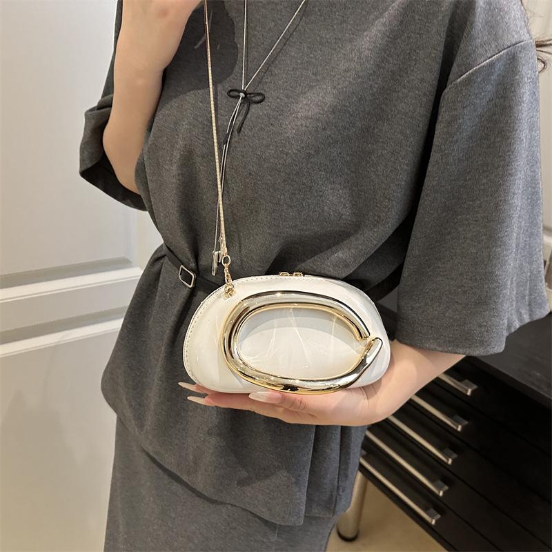 Contrasting color design, personalized style, fashionable new chain, crossbody shoulder small square women s bag
Contrasting color design, personalized style, fashionable new chain, crossbody shoulder small square women s bag