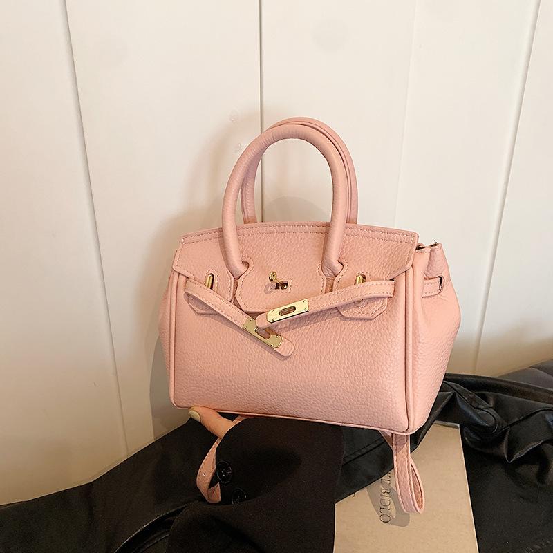 Premium light luxury portable platinum bag women s niche design women s bag 2025 autumn and winter new trendy shoulder messenger bag рожевий
Premium light luxury portable platinum bag women s niche design women s bag 2025 autumn and winter new trendy shoulder messenger bag рожевий