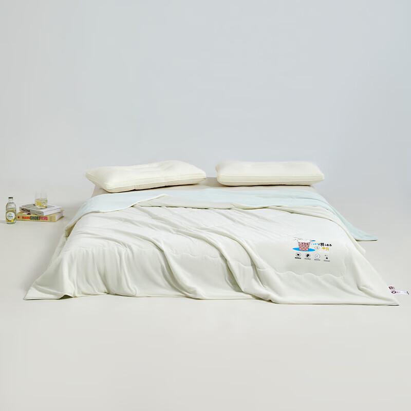 MUJI Chinlon Winter Quilt
MUJI Chinlon Winter Quilt