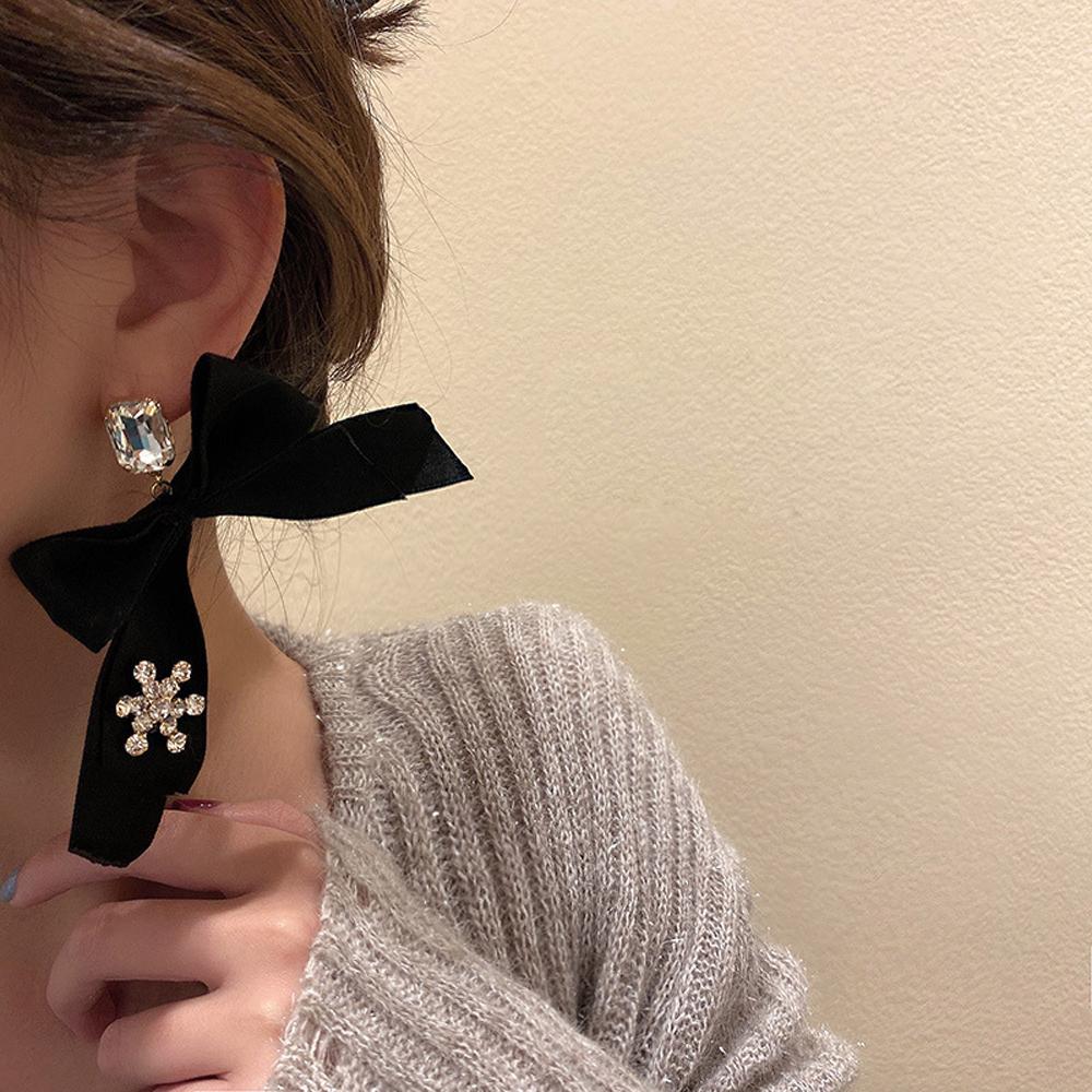 Temperament Crystal Trendy Women Fashion Jewelry Dangle Earring Snow Flake Bow Stud Earrings
Temperament Crystal Trendy Women Fashion Jewelry Dangle Earring Snow Flake Bow Stud Earrings