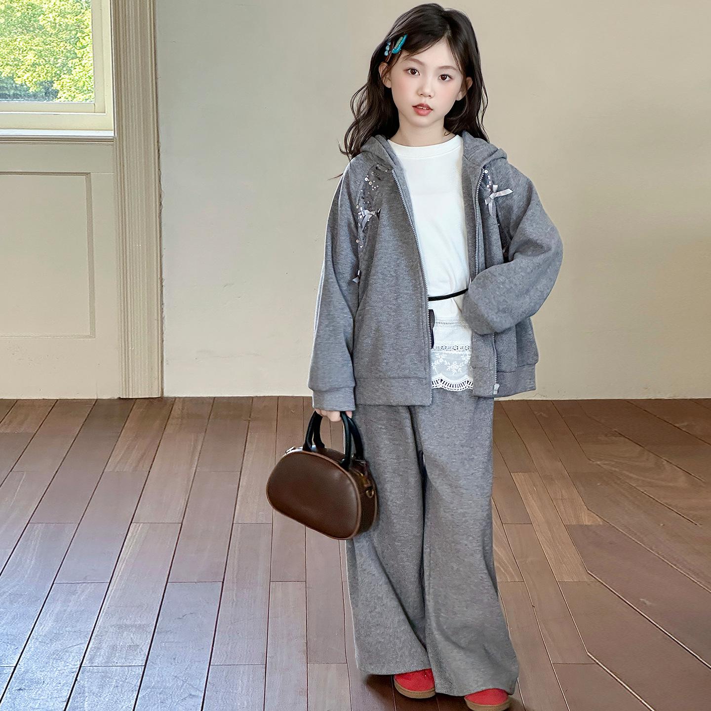 2025 Spring/Autumn Girls Fashion Sportswear Set - Stylish Sweatshirt & Pants for Middle/Big Kids 140cm серый
2025 Spring/Autumn Girls Fashion Sportswear Set - Stylish Sweatshirt & Pants for Middle/Big Kids 140cm серый