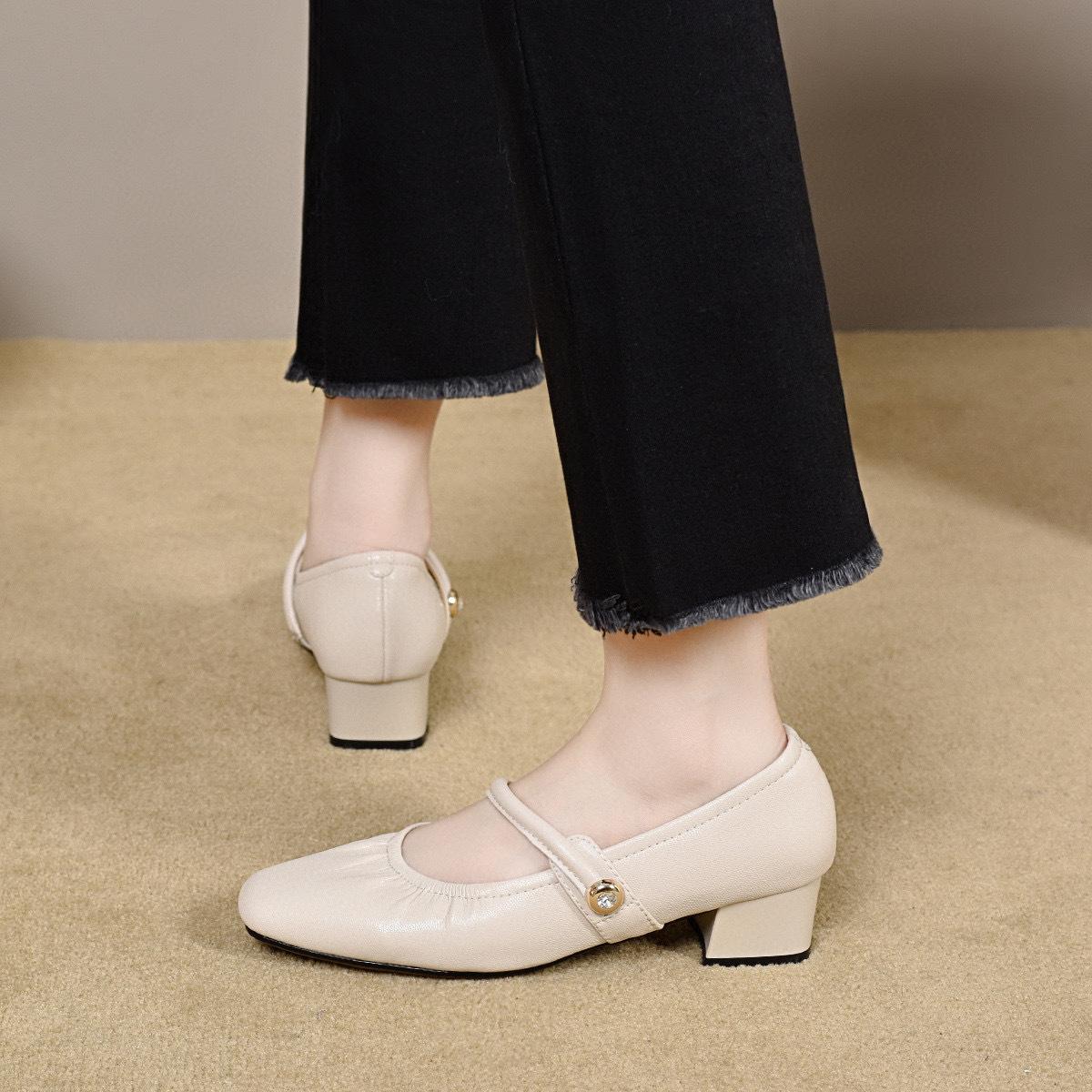 Shallow mouth Mary Jane shoes women s 2025 spring and summer simple temperament French small single shoes with pearl thick heel four-season shoes 35 чёрный
Shallow mouth Mary Jane shoes women s 2025 spring and summer simple temperament French small single shoes with pearl thick heel four-season shoes 35 чёрный