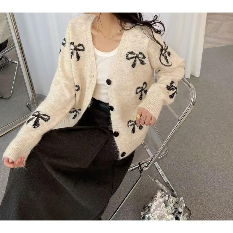 Осень и зима новая женская одежда осенняя одежда вязаный кардиган женский воротник темперамент универсальный свитер куртка топ one size fits all
Осень и зима новая женская одежда осенняя одежда вязаный кардиган женский воротник темперамент универсальный свитер куртка топ one size fits all