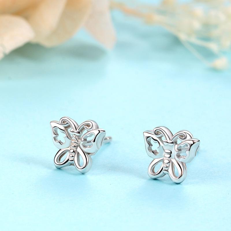 Серьги-пусеты Butterfly Hollow - это модные и простые серьги в корейском стиле, с нишевым дизайнерским чувством, универсальные женские серьги, серебряные иглы.
Серьги-пусеты Butterfly Hollow - это модные и простые серьги в корейском стиле, с нишевым дизайнерским чувством, универсальные женские серьги, серебряные иглы.