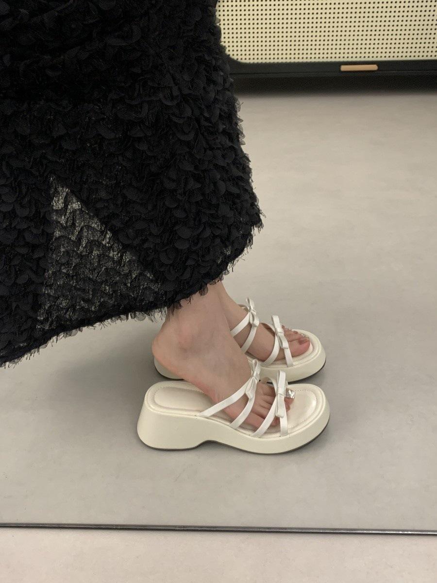 French bow slope heel cool slippers women s summer wear 2025 new thick bottom heightening fairy style one-word slippers women 40
French bow slope heel cool slippers women s summer wear 2025 new thick bottom heightening fairy style one-word slippers women 40