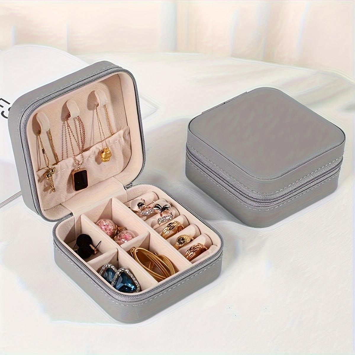 Blue Jewelry Box Storage Box Portable Stud Earrings Hand Jewelry Necklace Ring Small Exquisite Mini New Box светло-серый
Blue Jewelry Box Storage Box Portable Stud Earrings Hand Jewelry Necklace Ring Small Exquisite Mini New Box светло-серый