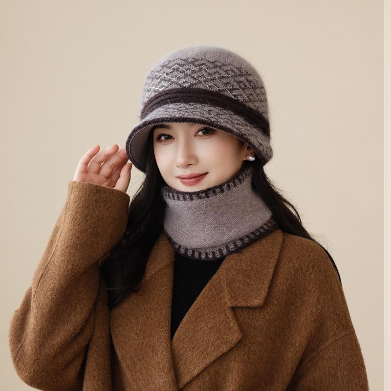 Autumn and winter women s purple knitted hat scarf set, short-brimmed hat, high-necked scarf, a must for warm and fashionable temperament one size fits all темного кольору хакі
Autumn and winter women s purple knitted hat scarf set, short-brimmed hat, high-necked scarf, a must for warm and fashionable temperament one size fits all темного кольору хакі