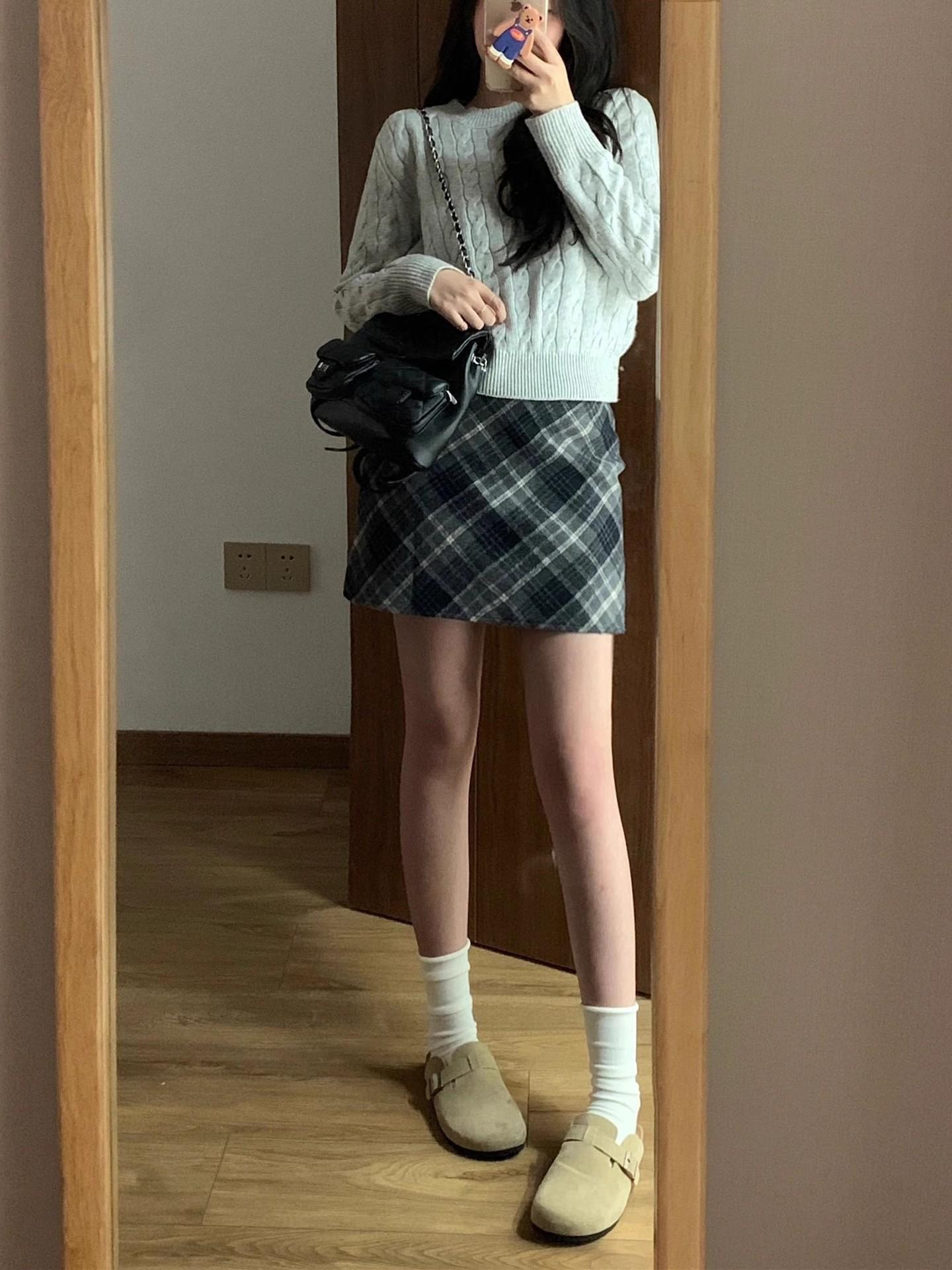 Plaid Woolen Plus Size High-Waisted A-Line Skirt for Women - Slimming Versatile Short Skirt for Spring and Autumn (Coffee Color) 2XL
Plaid Woolen Plus Size High-Waisted A-Line Skirt for Women - Slimming Versatile Short Skirt for Spring and Autumn (Coffee Color) 2XL