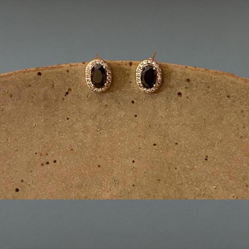 Women s Simple Unique Black Stone Stud Earrings ONECOLOR
Women s Simple Unique Black Stone Stud Earrings ONECOLOR