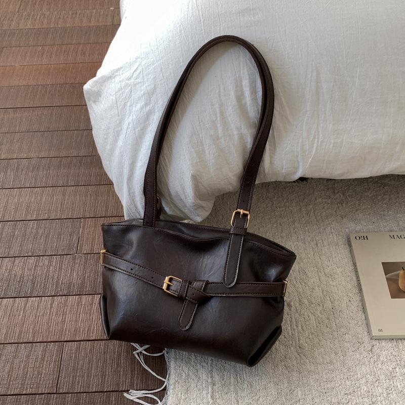 Niche women s tote bag retro simple winter trend new bag fashion casual personality shoulder bag
Niche women s tote bag retro simple winter trend new bag fashion casual personality shoulder bag