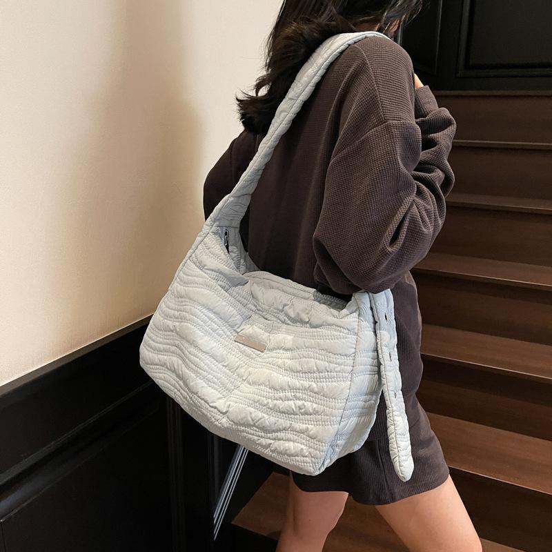 Literary canvas bag Lazy wind underarm bag Women s 2025 new large-capacity tote bag Wide shoulder strap Crossbody bag 34*14*26 чёрный
Literary canvas bag Lazy wind underarm bag Women s 2025 new large-capacity tote bag Wide shoulder strap Crossbody bag 34*14*26 чёрный