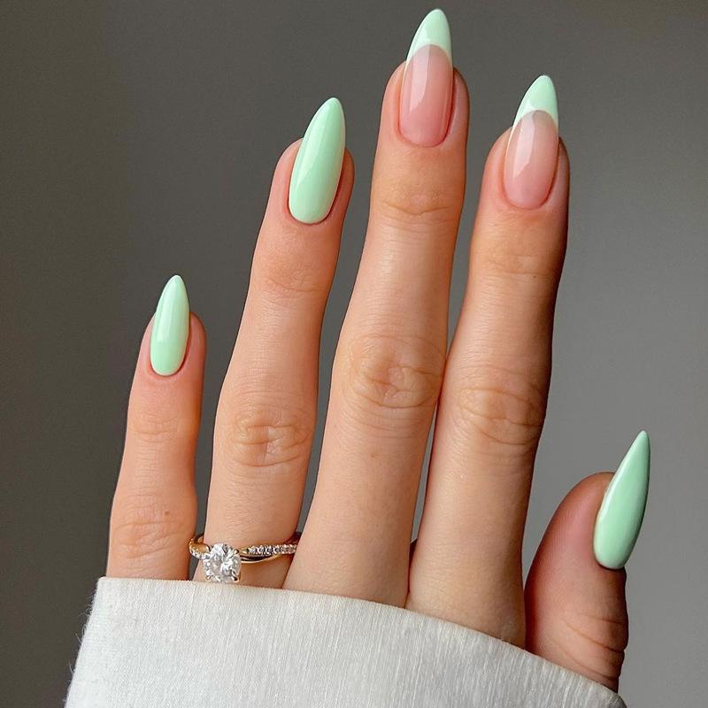 Removable Short Green Wearable Nails - 24 Simple False Nail Patches Gold-Plated Glue Set
Removable Short Green Wearable Nails - 24 Simple False Nail Patches Gold-Plated Glue Set