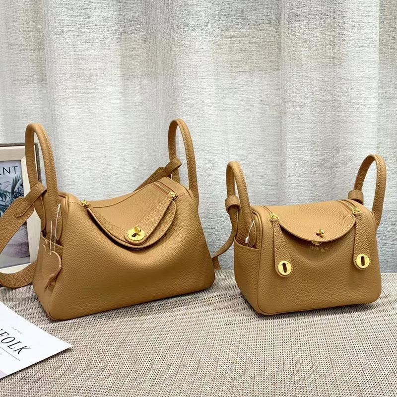 Genuine leather togo cowhide gold buckle new Lindy doctor bag factory direct supply large-capacity bags cross-border delivery 26x14x19cm
Genuine leather togo cowhide gold buckle new Lindy doctor bag factory direct supply large-capacity bags cross-border delivery 26x14x19cm