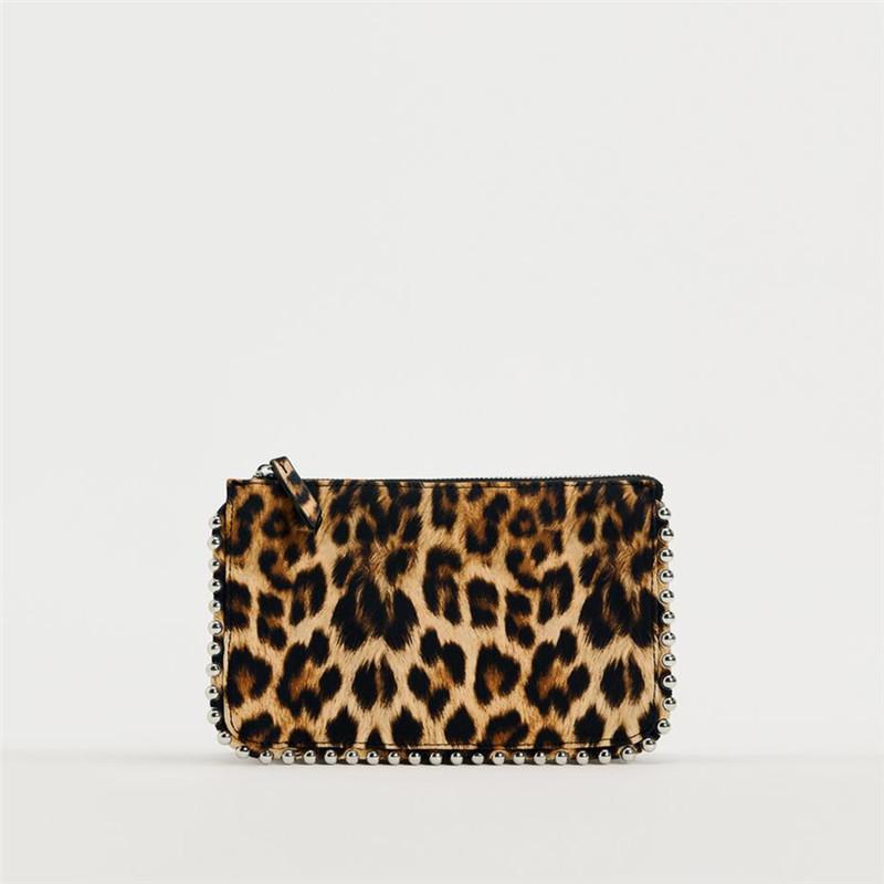 2025 Luxury Desginer Women Fashion Leopard Rivet Evening Clutch Bag Trendy Brand Chains Crossbody Shoulder Bag Bead Square Bag
2025 Luxury Desginer Women Fashion Leopard Rivet Evening Clutch Bag Trendy Brand Chains Crossbody Shoulder Bag Bead Square Bag