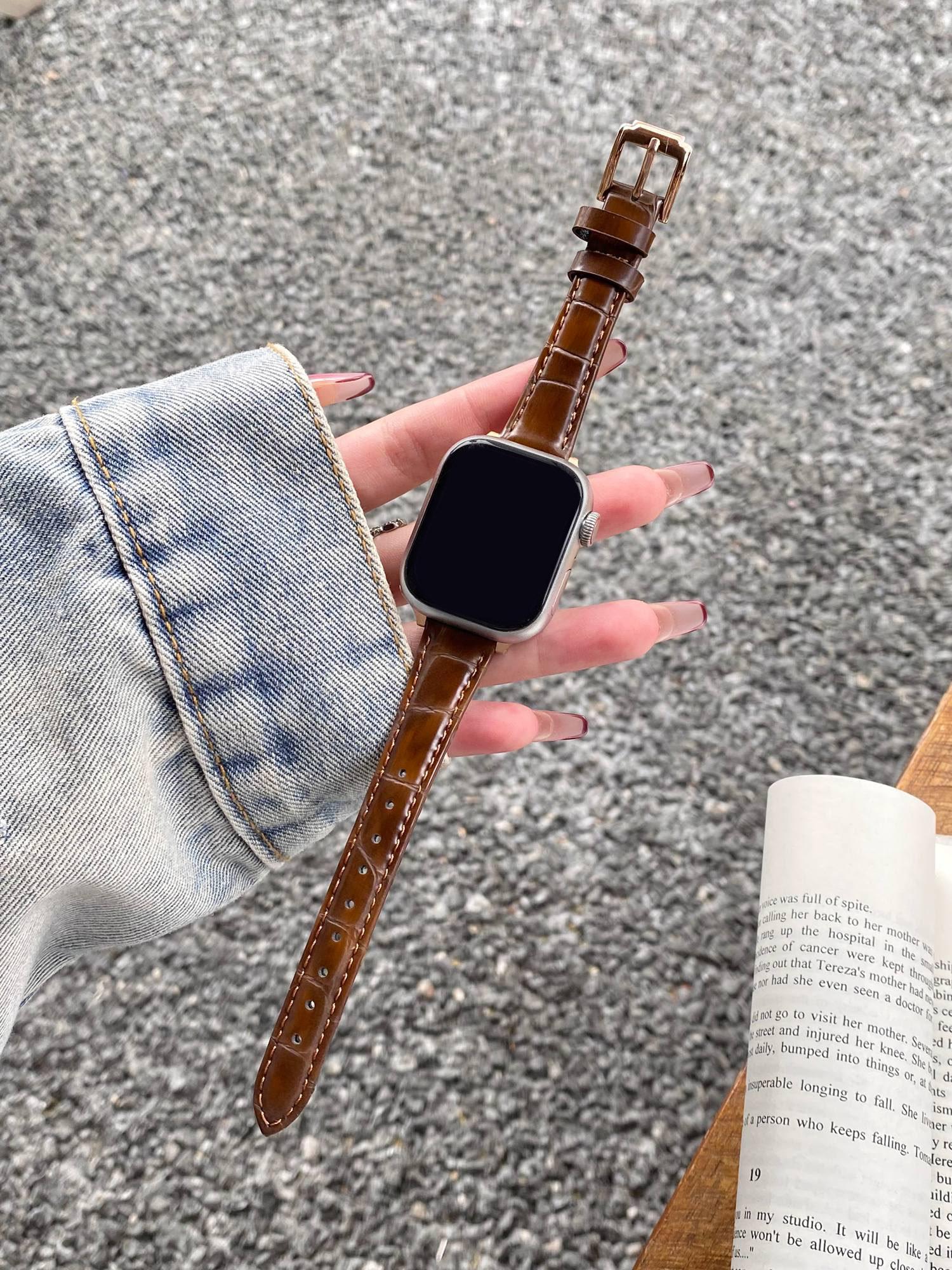 Superior oil leather strap For Apple Watch band Cute women 11/10/9/8/7/6/5/4/3 38mm 40mm 41mm 42mm 44mm 45mm 46mm 49mm Strap 42mm44mm45mm49mm
Superior oil leather strap For Apple Watch band Cute women 11/10/9/8/7/6/5/4/3 38mm 40mm 41mm 42mm 44mm 45mm 46mm 49mm Strap 42mm44mm45mm49mm