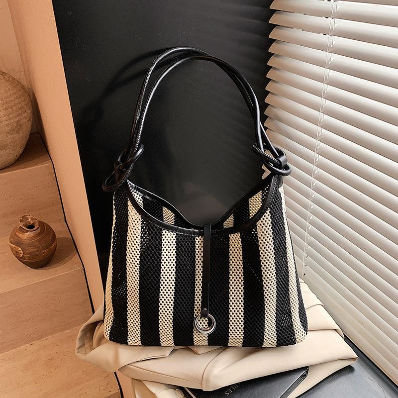 Niche hollow mesh bag bag women s new fashion versatile messenger bag shoulder underarm bag bucket bag чорний
Niche hollow mesh bag bag women s new fashion versatile messenger bag shoulder underarm bag bucket bag чорний