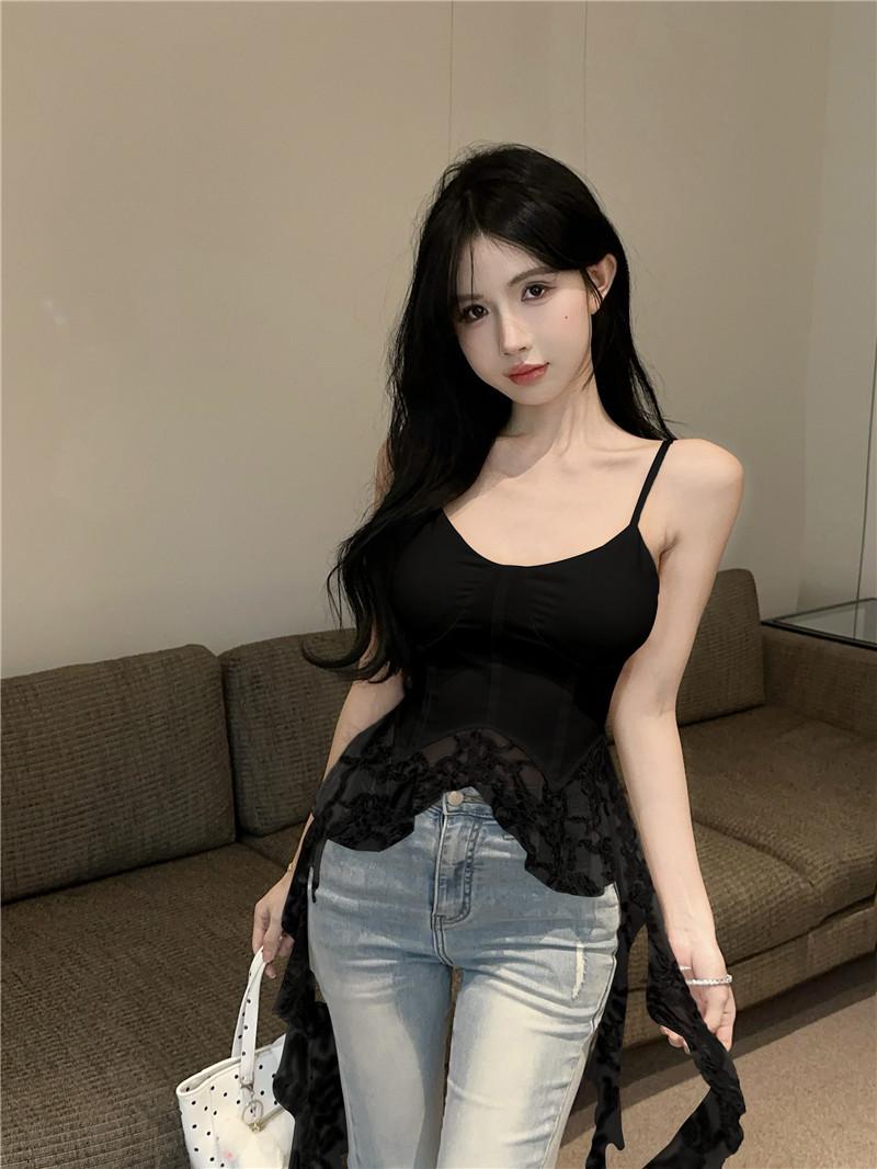 French Chic Slim Fit Lace V-Neck Camisole - Women s Versatile Short Top One Size
French Chic Slim Fit Lace V-Neck Camisole - Women s Versatile Short Top One Size