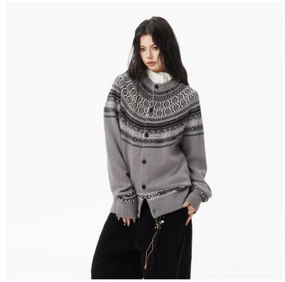 Men s American-Style Fair Isle Cardigan: Sleek, Autumn Knitwear with a Cool, High-Class Vibe M сірий колір
Men s American-Style Fair Isle Cardigan: Sleek, Autumn Knitwear with a Cool, High-Class Vibe M сірий колір