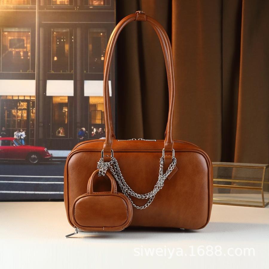 Retro Handbag Small Square Bag Fashion Chain Pendant Small Bag Simple Commuter Boston Bag Women коричневый
Retro Handbag Small Square Bag Fashion Chain Pendant Small Bag Simple Commuter Boston Bag Women коричневый
