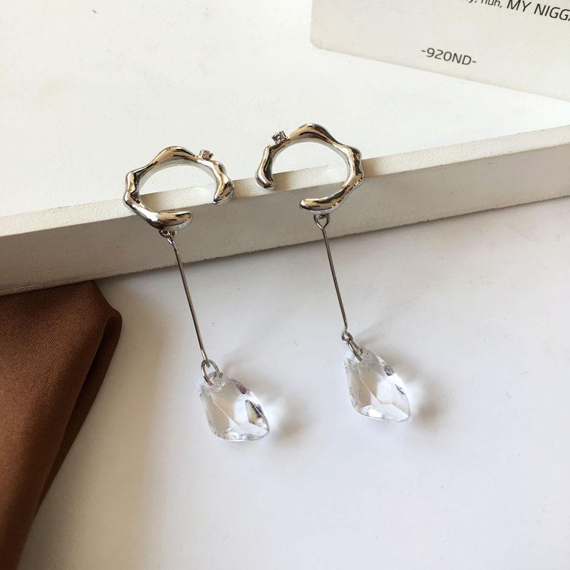 Серьги-клипсы с длинной кисточкой и кристаллами в стиле ретро Гонконг для женщин
Серьги-клипсы с длинной кисточкой и кристаллами в стиле ретро Гонконг для женщин