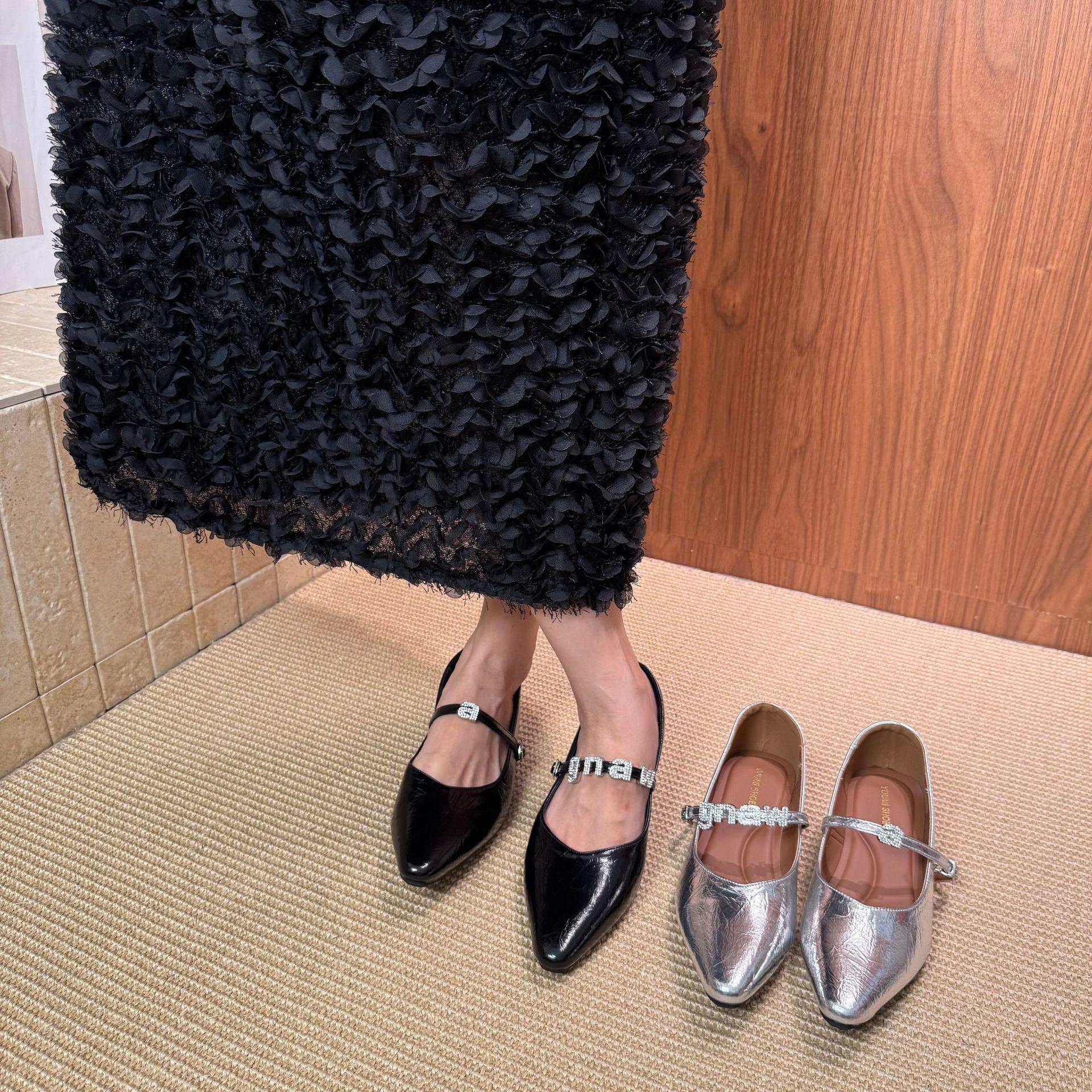 2025 new square head one-word with rhinestone rivets inner sloping heel shallow mouth versatile commuter work women s shoes 39 серебряный
2025 new square head one-word with rhinestone rivets inner sloping heel shallow mouth versatile commuter work women s shoes 39 серебряный